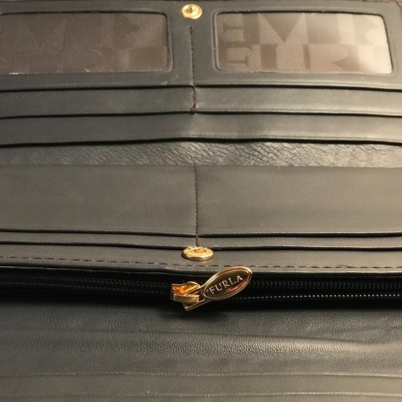 ❤️ HOST PICK! *** FURLA GENUINE LEATHER CONTINENTAL WALLET/CLUTCH - Picture 5 of 10